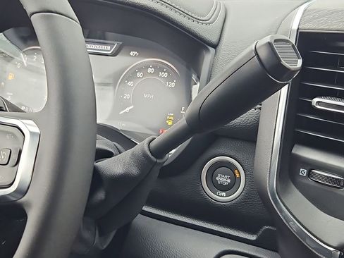 New 2026 RAM 2500 Laramie AWD/4WD image 27