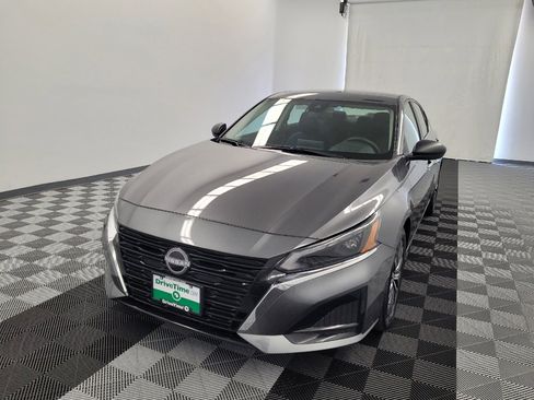 Used 2025 Nissan Altima 2.5 SV FWD image 15