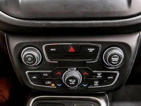 Used 2018 Jeep Compass Latitude w/ Popular Equipment Group AWD/4WD image 22