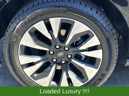 Used 2025 Ford Expedition Platinum w/ Driver's Package AWD/4WD image 9