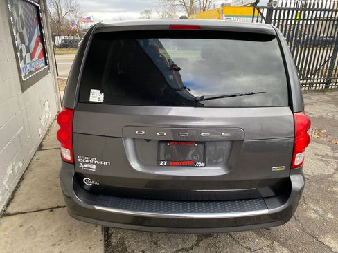 Used 2019 Dodge Grand Caravan SE w/ UConnect Hands-Free Group image 7