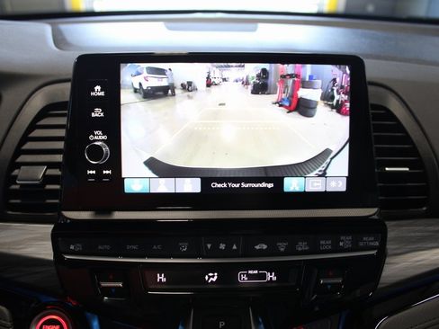 Used 2025 Honda Odyssey Elite image 32