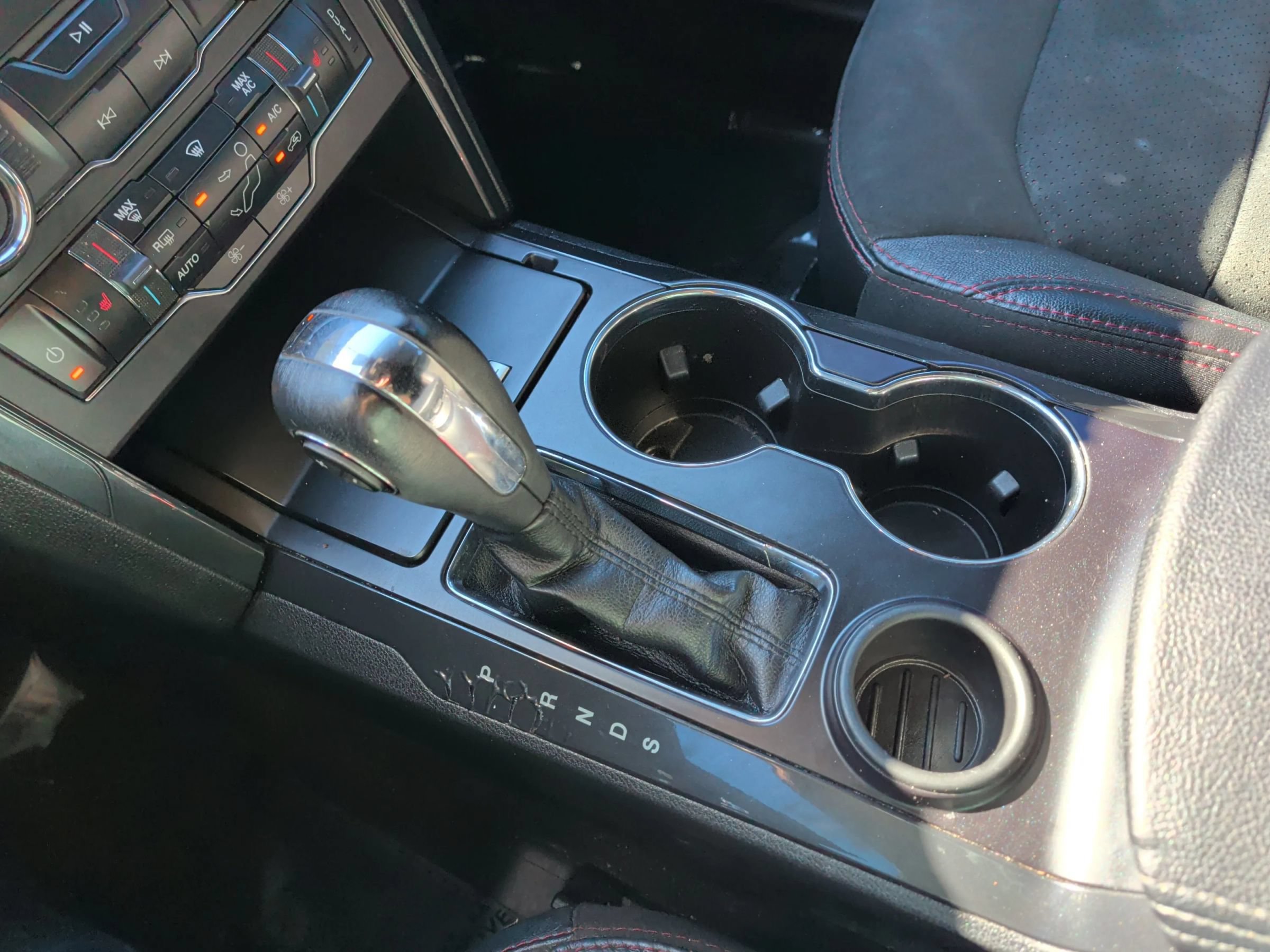 Used 2019 Ford Explorer XLT w/ Equipment Group 202A FWD image 19