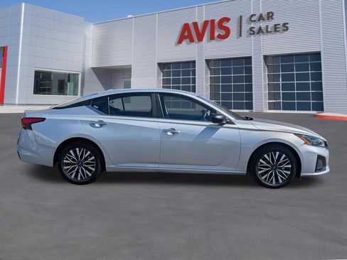 Used 2025 Nissan Altima 2.5 SV FWD image 5