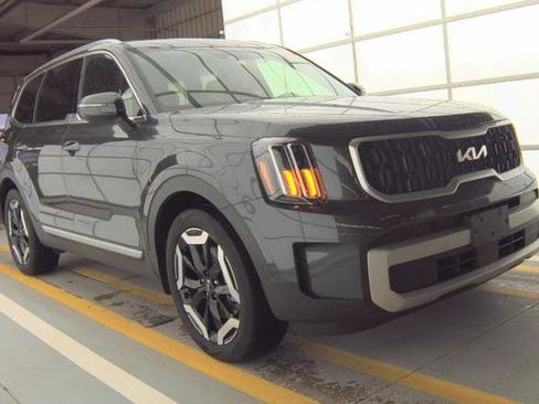 Used 2024 Kia Telluride EX image 2