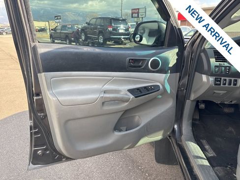 Used 2015 Toyota Tacoma 4x4 Double Cab image 16