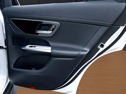 Used 2024 Mercedes-Benz GLC 300 4MATIC w/ AMG Line image 27