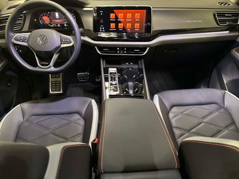 Certified 2025 Volkswagen Atlas Peak Edition SE image 17