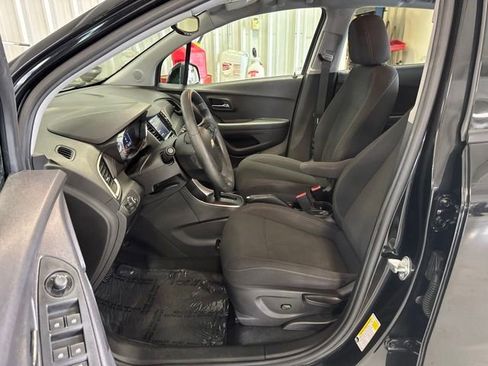 Used 2020 Chevrolet Trax LS FWD image 31