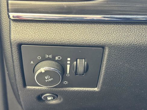 Used 2019 Jeep Grand Cherokee Limited image 24