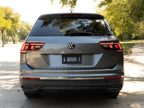 Used 2022 Volkswagen Tiguan SE image 8