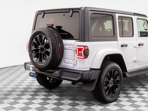 Used 2022 Jeep Wrangler Unlimited Sahara w/ Cold Weather Group image 33