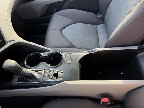 Used 2019 Toyota Camry LE image 22