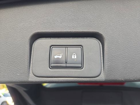 Certified 2025 Nissan Rogue SV image 13