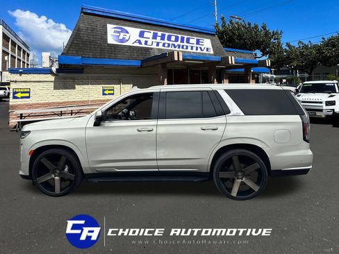 Used 2022 Cadillac Escalade Premium Luxury Platinum w/ Heavy-Duty Trailer Package AWD/4WD image 3