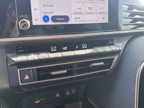Used 2025 Toyota Camry SE w/ Convenience Package FWD image 22