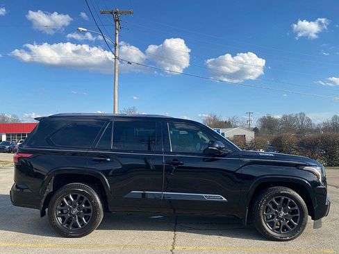 Used 2025 Toyota Sequoia Platinum image 10