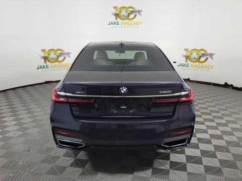 Used 2022 BMW 750i xDrive w/ M Sport Package AWD/4WD image 3