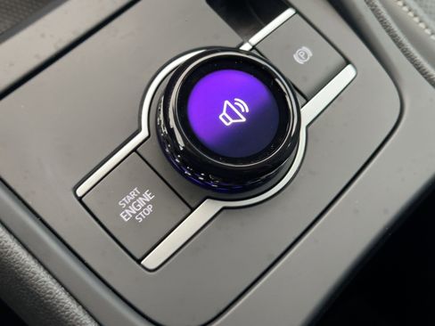 New 2026 Volkswagen Tiguan SE image 18