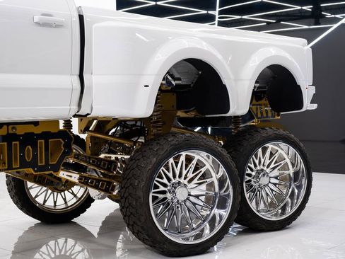 Used 2025 Ford F550 4x4 Crew Cab Super Duty image 14