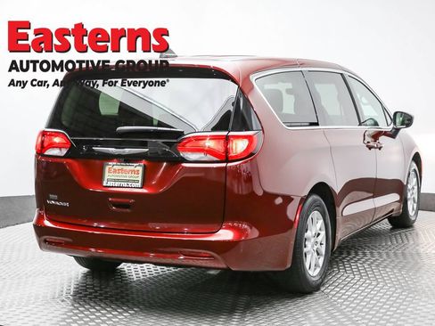 Used 2023 Chrysler Voyager LX FWD image 5