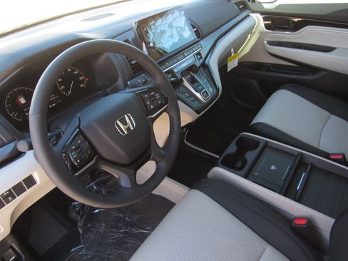 New 2026 Honda Odyssey Elite image 18