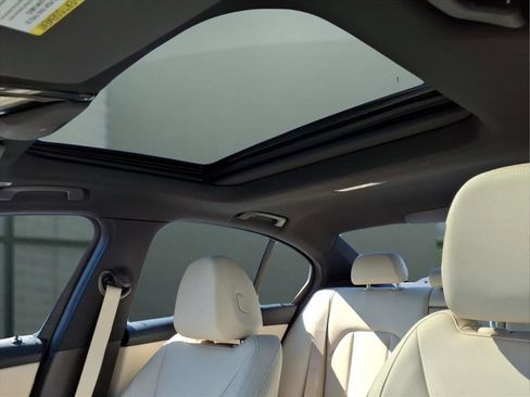 Used 2021 BMW 330i Sedan w/ Convenience Package image 17