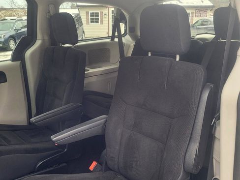 Used 2019 Dodge Grand Caravan SE w/ UConnect Hands-Free Group image 26