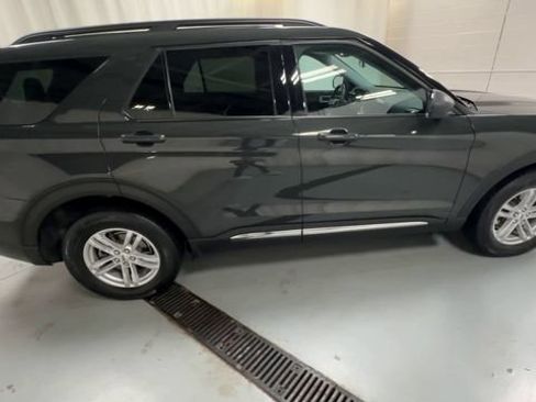 Used 2024 Ford Explorer XLT AWD/4WD image 9