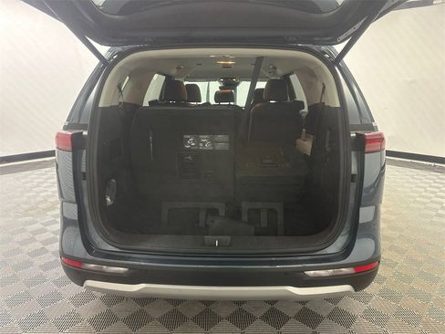 Used 2024 Kia Carnival EX image 18