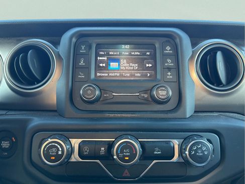 Certified 2020 Jeep Gladiator Sport w/ Quick Order Package 24S image 18