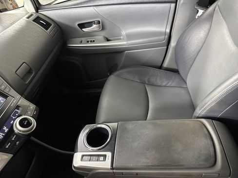 Used 2012 Toyota Prius V image 16