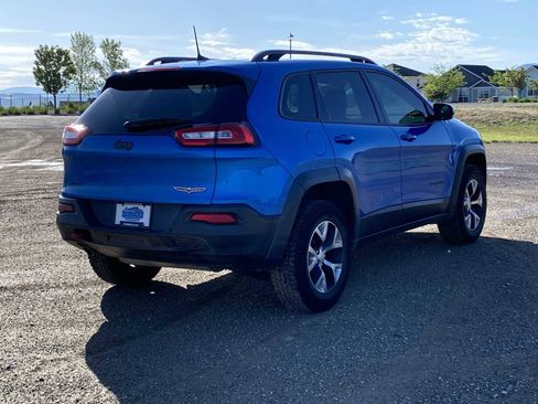 Used 2018 Jeep Cherokee Trailhawk AWD/4WD image 14