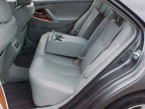Used 2011 Toyota Camry XLE w/ SE/XLE Extra-Value Pkg FWD image 14