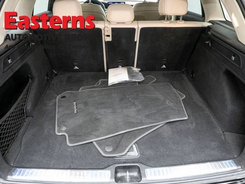 Used 2022 Mercedes-Benz GLC 300 4MATIC w/ Premium Package Lite image 9