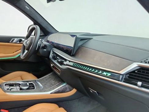 Used 2026 BMW X7 xDrive40i w/ M Sport Package AWD/4WD image 21