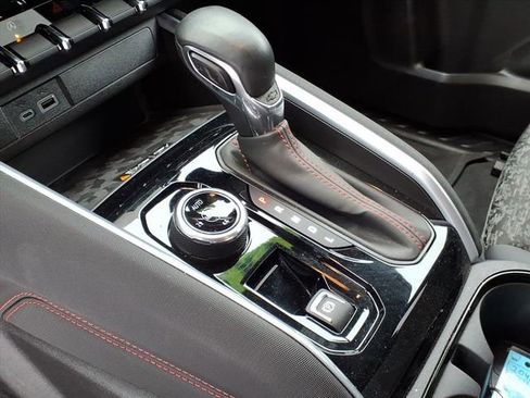 Used 2023 Chevrolet Colorado Z71 w/ Z71 Convenience Package 2 image 11