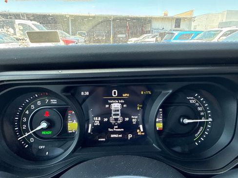 Used 2024 Jeep Wrangler Unlimited Sahara AWD/4WD image 21
