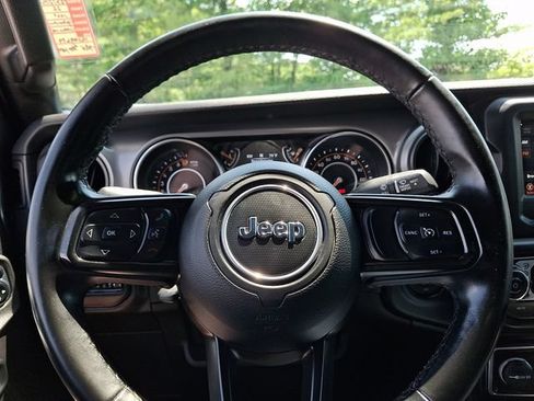 Used 2022 Jeep Gladiator Sport AWD/4WD image 18