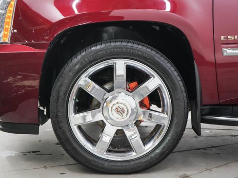Used 2011 Cadillac Escalade Luxury AWD/4WD image 30