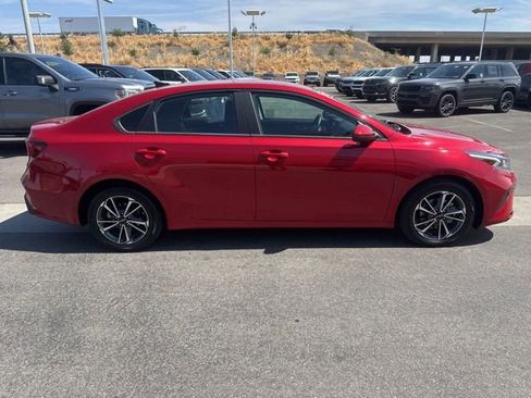 Used 2022 Kia Forte LXS FWD image 7