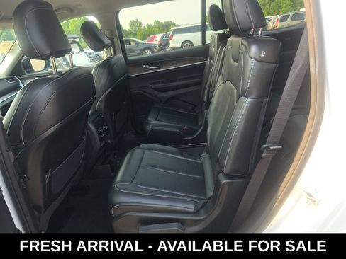 Used 2023 Jeep Grand Cherokee L Limited AWD/4WD image 13