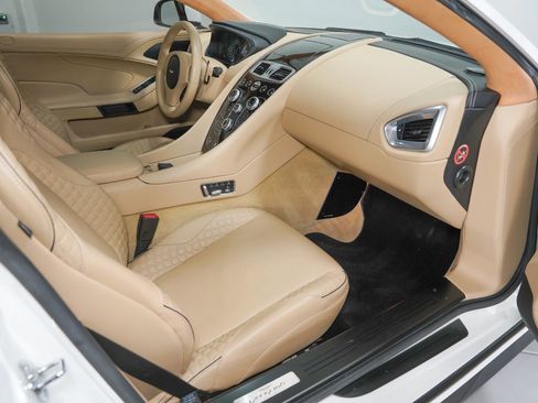 Used 2014 Aston Martin Vanquish Coupe image 2