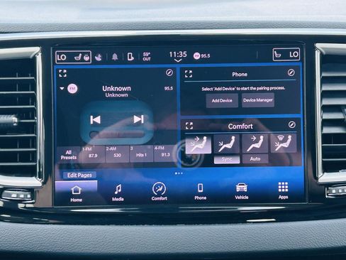 Used 2023 Chrysler Pacifica Touring-L image 21