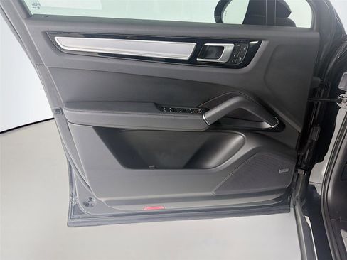 Certified 2023 Porsche Cayenne S image 6