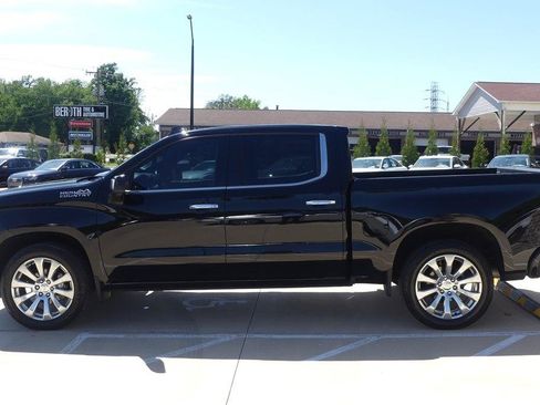 Used 2022 Chevrolet Silverado 1500 High Country w/ Technology Package AWD/4WD image 2