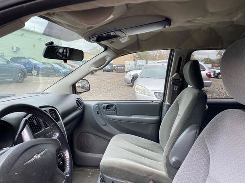 Used 2007 Chrysler Town & Country Touring image 12