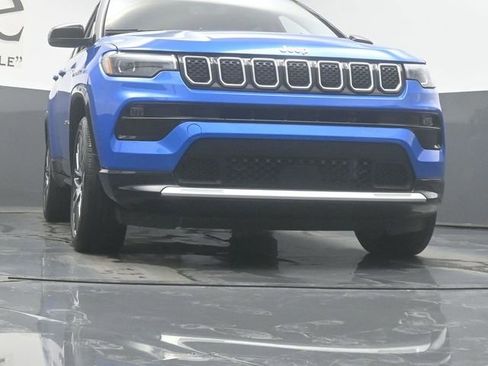 Used 2023 Jeep Compass Limited w/ Elite Group AWD/4WD image 3