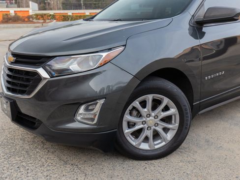 Used 2019 Chevrolet Equinox LS w/ LS Convenience Package image 3