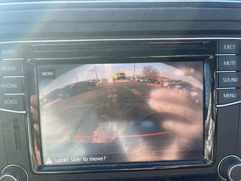 Used 2017 Volkswagen Jetta SE image 18